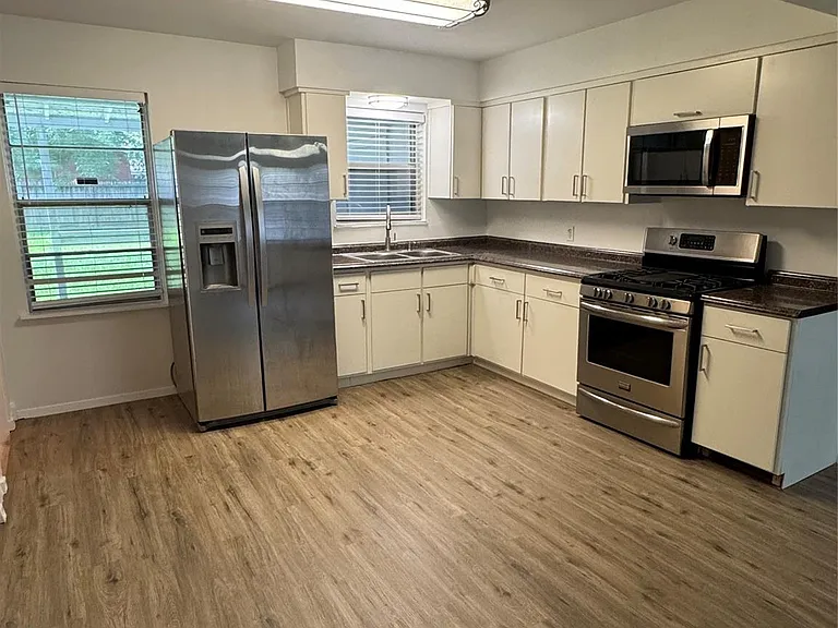 935 Creager St — Photo 10