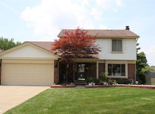 13723 White Cap Dr, Sterling Heights, MI