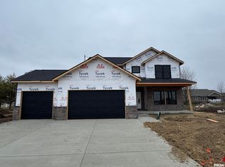 412 Manor Hill Dr, Chatham, IL 62629