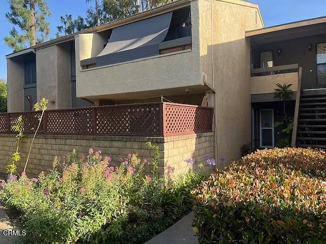 221 Rosewood St — Photo 3