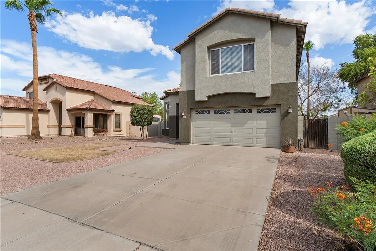 4 bed, 2600 sqft, $2,695 — Photo 3