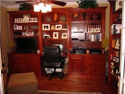 5th image of 490 Ivy Manor Ct