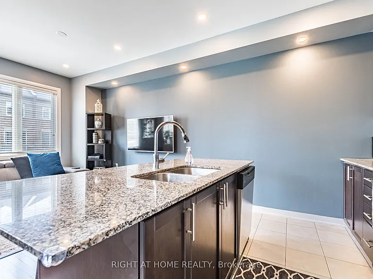 165 Hampshire Way #61 — Photo 26