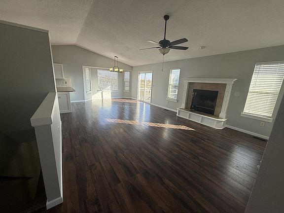 4th image of 816 S Longbranch Dr