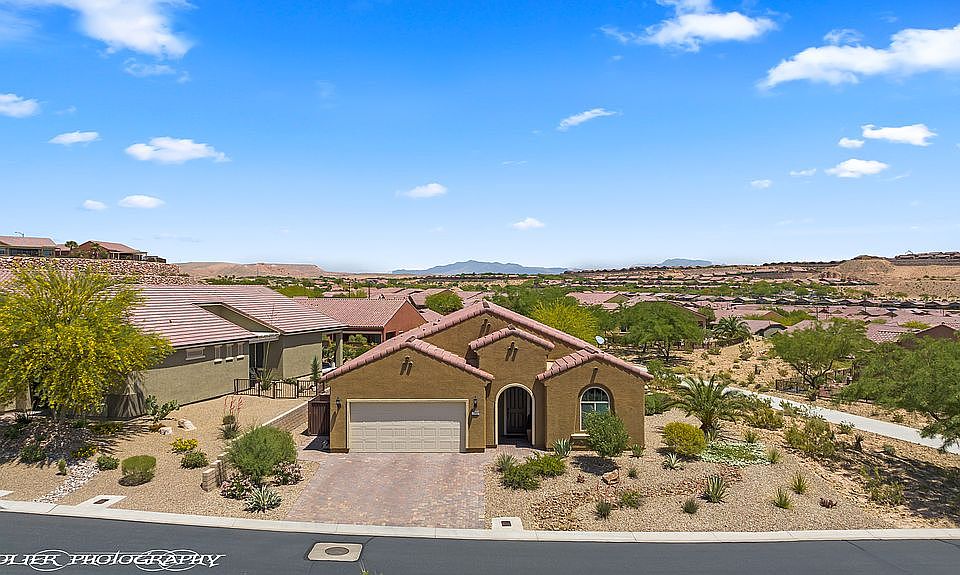 Exterior aerial, 1 neighbor!