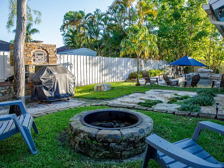 900 Cosmos Ct — Photo 33