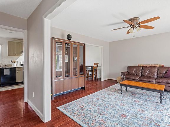 5th image of 1903 Idlebrook Dr