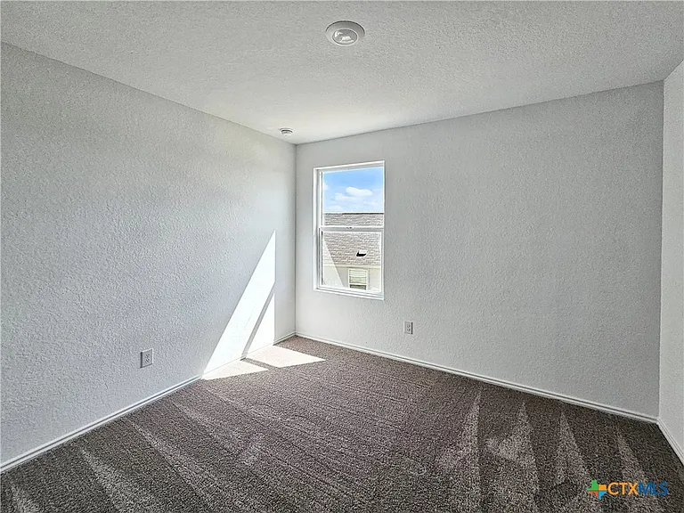 805 Riviera Ct — Photo 16