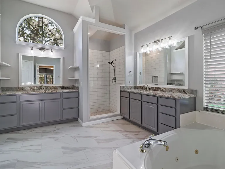 1527 Lakeview Dr — Photo 1