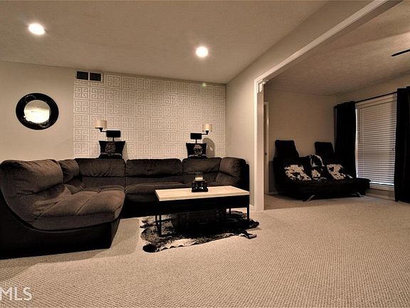 5th image of 606 Cumberland Ct SE