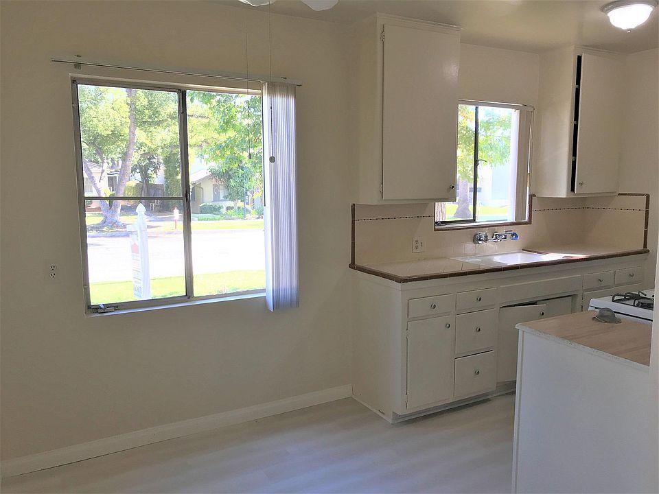 1st image of 103 S Roosevelt Ave APT 1