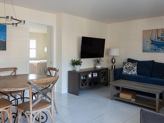 3rd image of 550 Broad AVE S #550