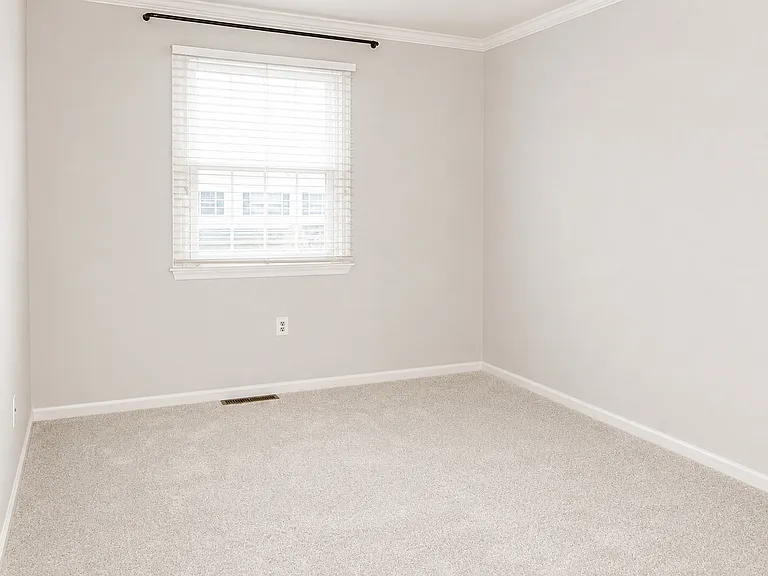 118 Henning Dr — Photo 17