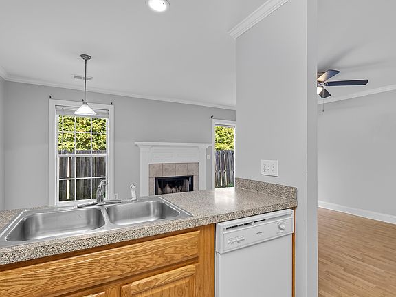5th image of 107 Courtyard Homes Dr