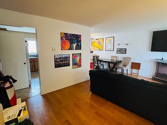 3rd image of 807 Union Dr