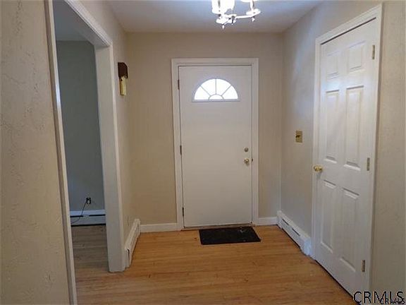 2nd image of 6 Willowbrook Ln