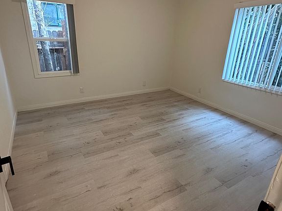 5th image of 8522 Alcott St