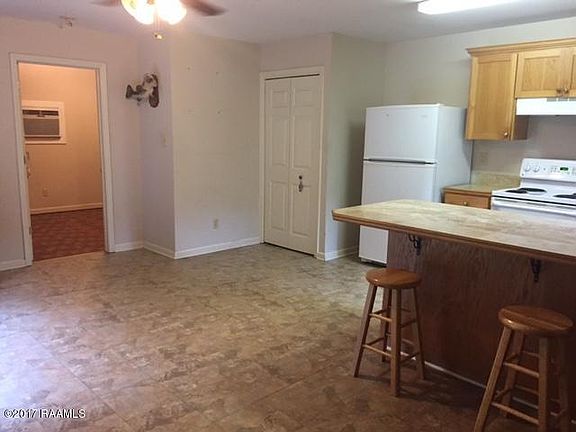 5th image of 302 Broadmoor Blvd