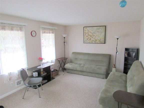 2nd image of 5 Cedarhurst Dr