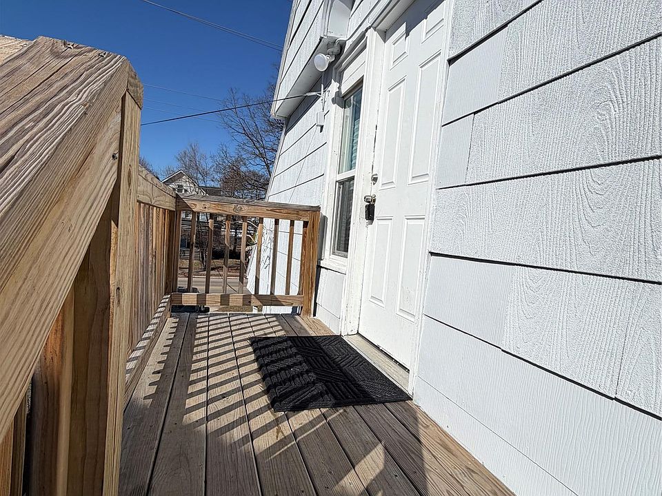 398 N Saginaw St, photo 13