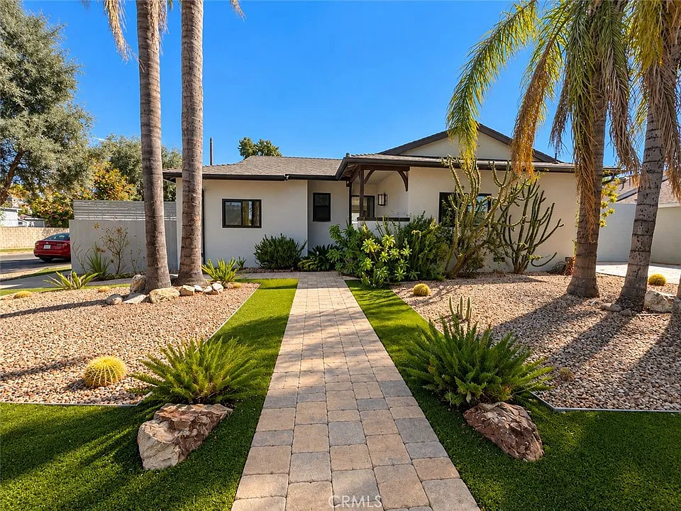 6952 Sylvia Ave