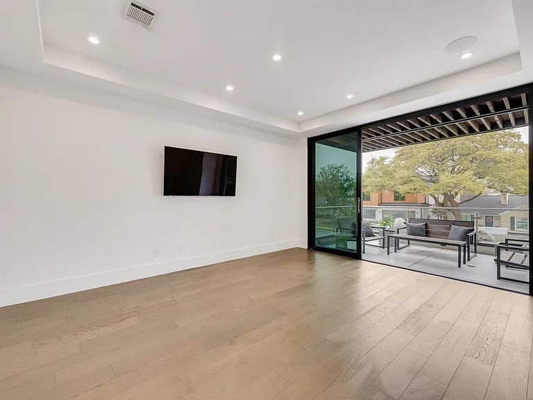 6420 Kenwood Ave — Photo 14