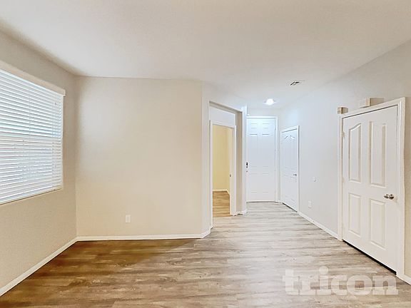 3rd image of 982 Eureka Dunes Ave
