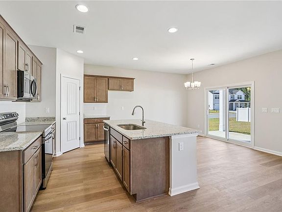 3rd image of 37 Nautilus Ave