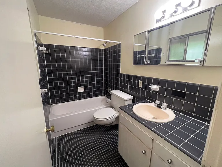 3524 NW 12th Ave — Photo 17