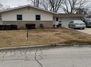 212 Meadors Cir, Morris, IL 60450