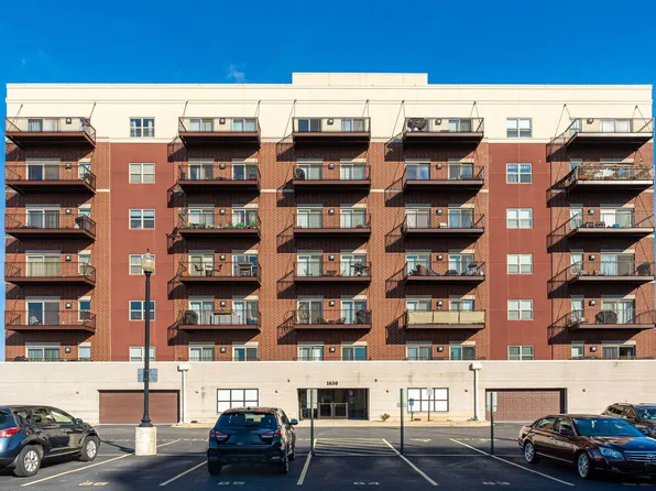 1650 Riverwoods Dr Unit 701, Melrose Park, IL 60160