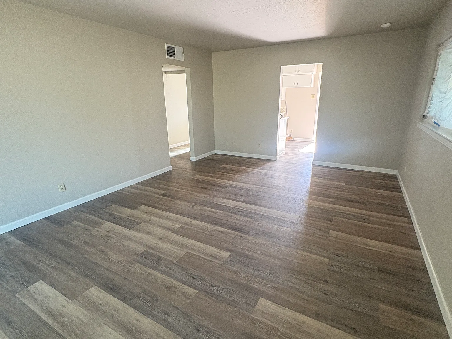 3 bed, 1102 sqft, $1,875 — Photo 2