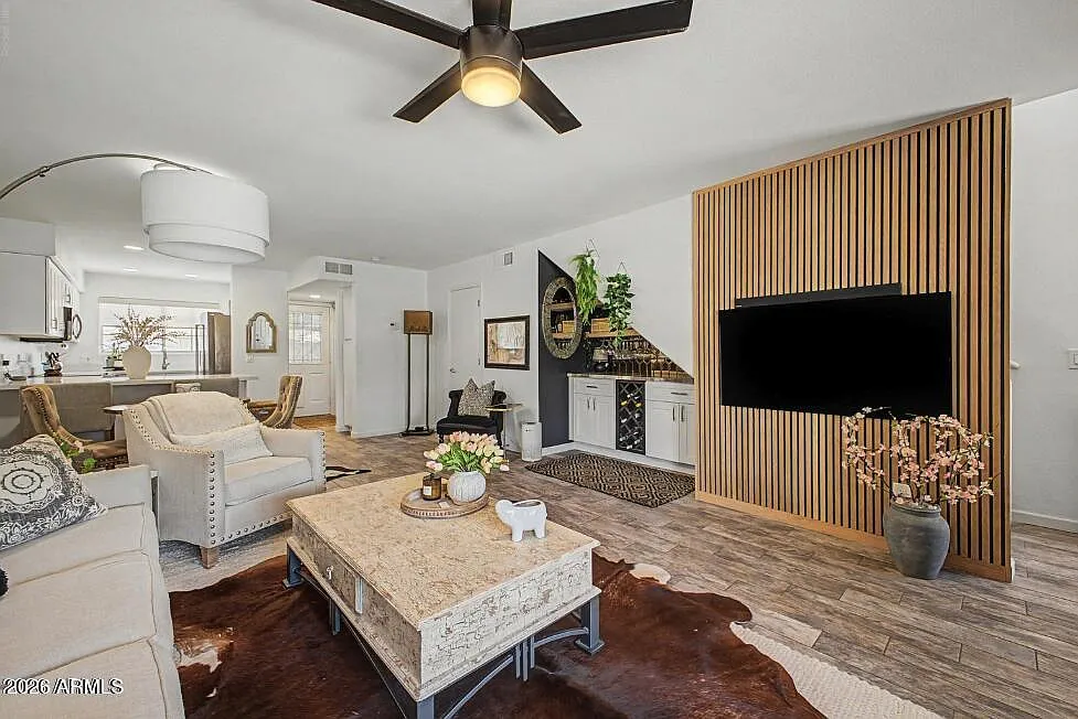 2 bed, 2.5 bath, 1152 sqft, $2,100 — Photo 2