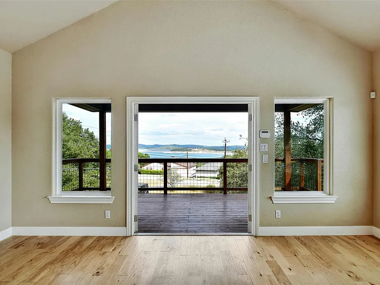 1007 Meckel Dr — Photo 2