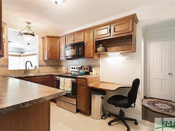5th image of 407 Columbus Dr