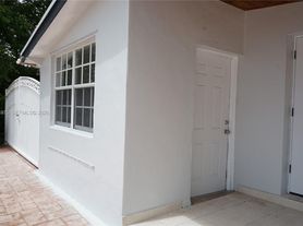 12455 SW 185th Ter