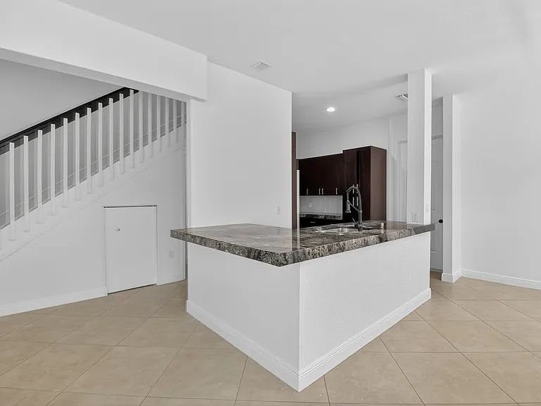 2515 Venetian Ct — Photo 10