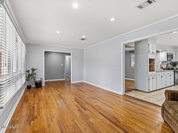 5th image of 820 Glenwood Ave