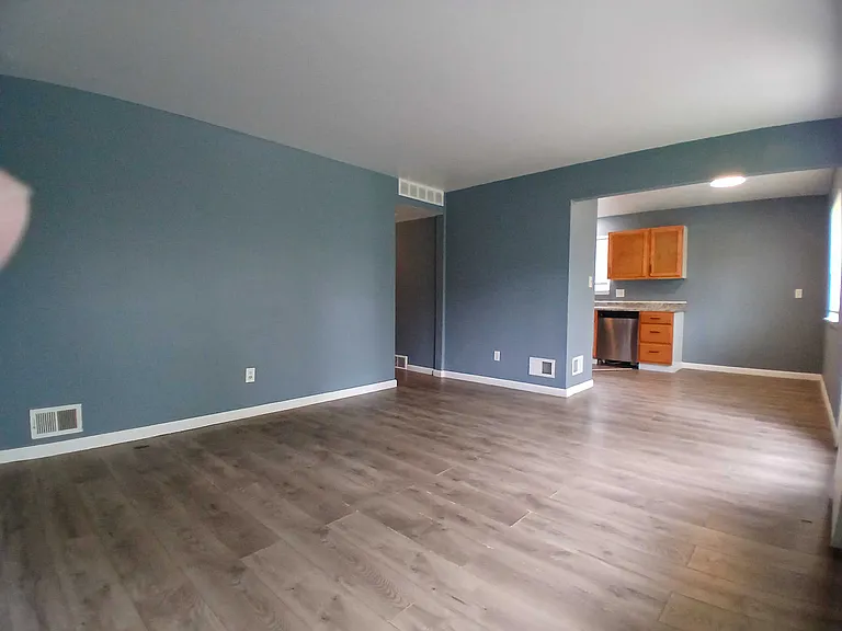 25722 Carlysle St — Photo 2