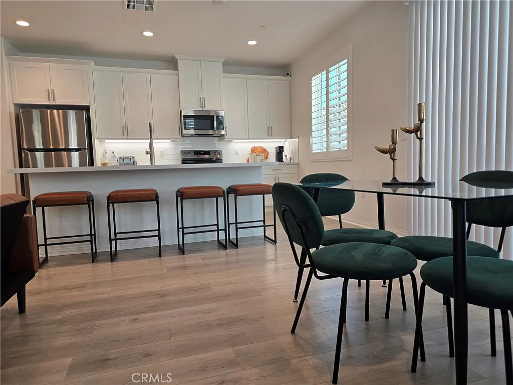 3 bed, 1467 sqft, $3,300 — Photo 4