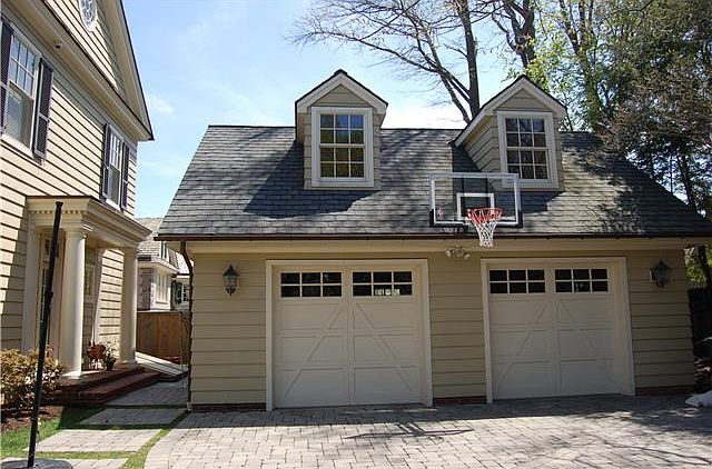 Detached Garage