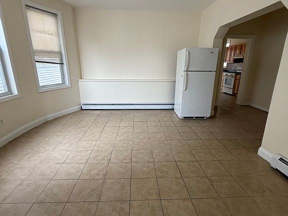 3rd image of 320 Westfield Ave Floor 1
