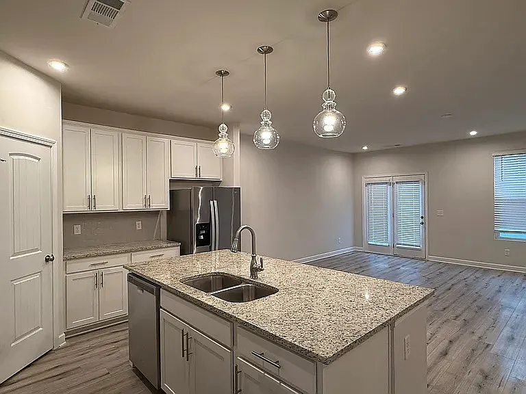 3 bed, 2.5 bath, 1692 sqft, $1,900 — Photo 4