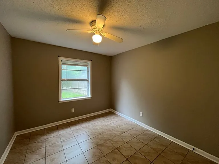 7813 Brentwood Dr — Photo 8
