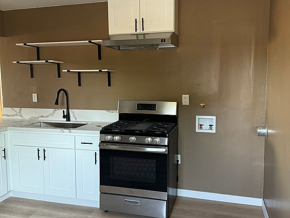 3rd image of 938 E 92nd St #1/2