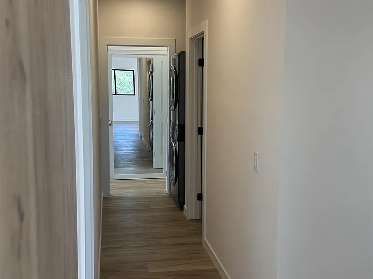 2527 Beryl St — Photo 36