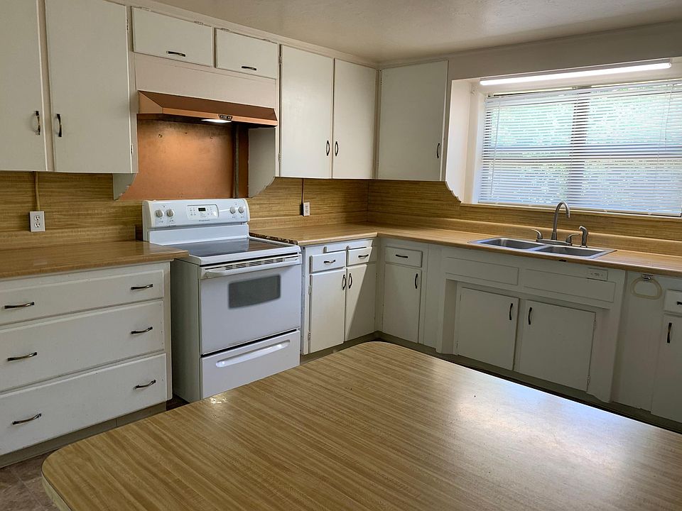 Spacious kitchen