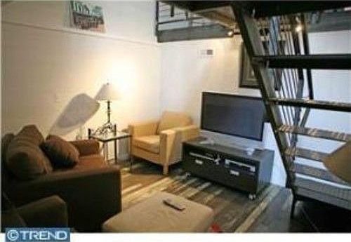 4th image of 909 N American St #Duplex