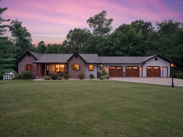 220 The Woods, Bedford, IN 47421