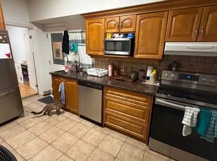 14 Baden St #1, Toronto, ON M6J1Z4